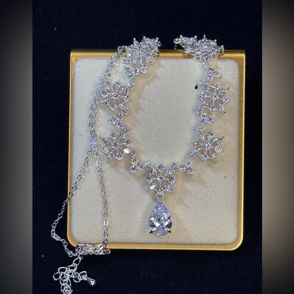 Sparkling Crystal Necklace Made with Swarovski Crystals - Picture 7 of 10